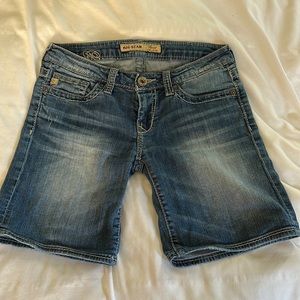 Big Star Sweet low rise shorts size 27